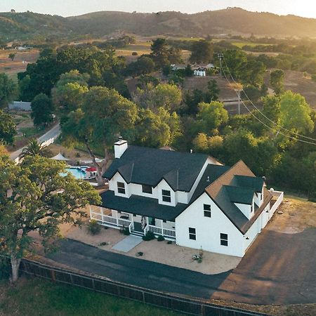 Wine Country Modern Farmhouse With Heated Pool, Hot Tub, Cybertruck Paso Robles Bagian luar foto