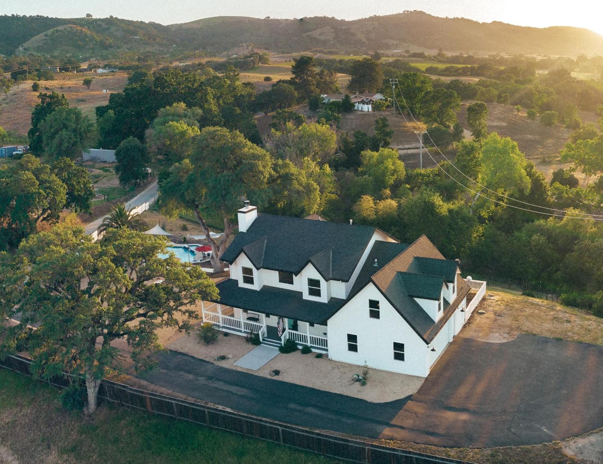 Wine Country Modern Farmhouse With Heated Pool, Hot Tub, Cybertruck Paso Robles Bagian luar foto